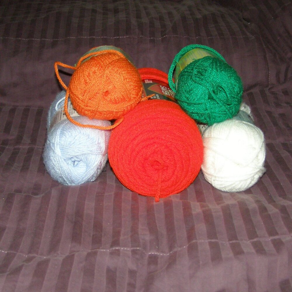 NEW 5pc Yarn Bundle Different brands, length, and Colors - Picture 4 of 5